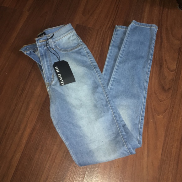 Fashion Nova Classic High Waist Light Jean - Picture 4 of 6